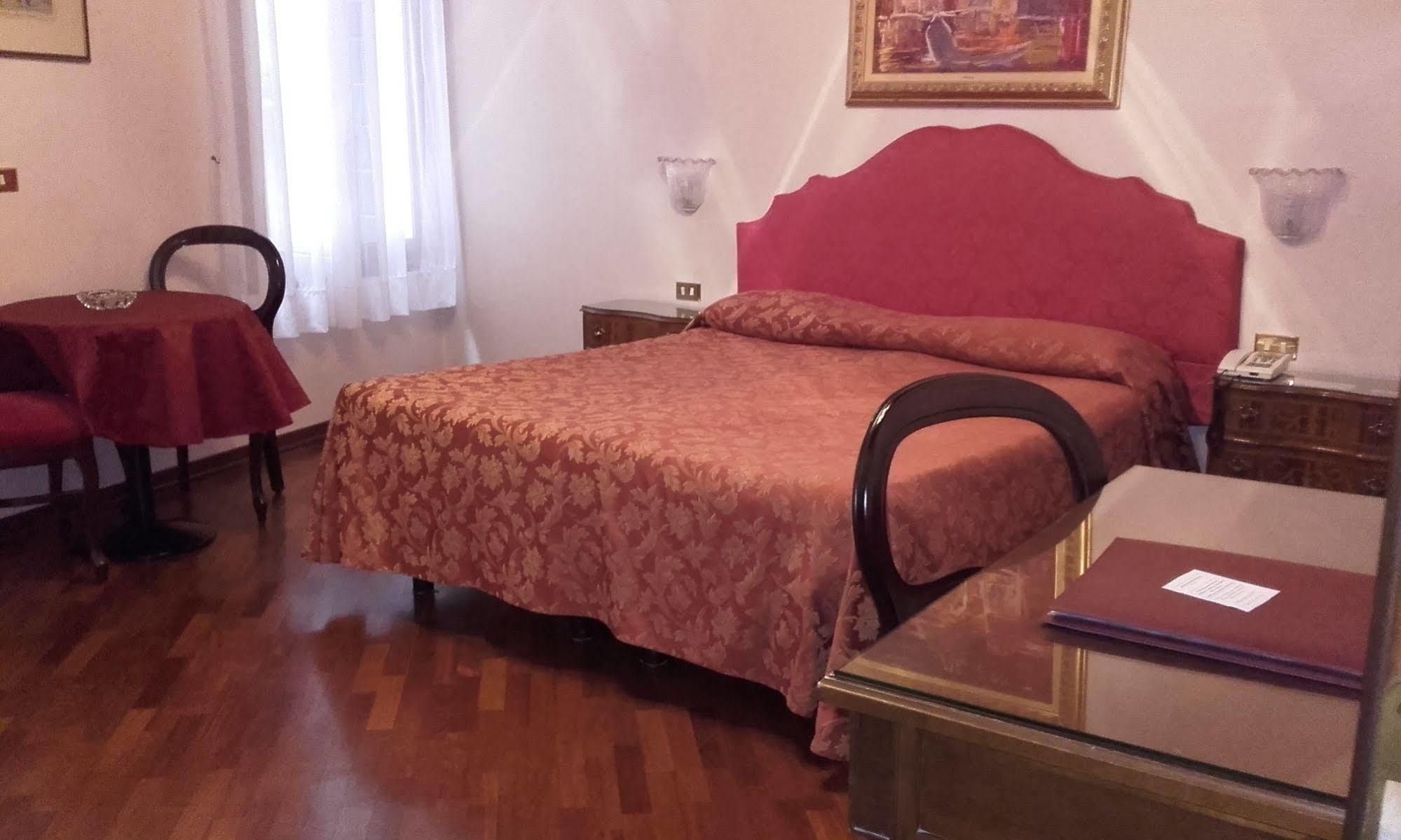 Hotel Piccola Fenice Venedik Dış mekan fotoğraf